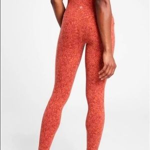 Athleta Salutation Stash 7/8 Medium
